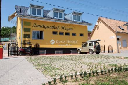 Eladó 9 szobás családi ház Dunaszekcső a Petőfi utcában