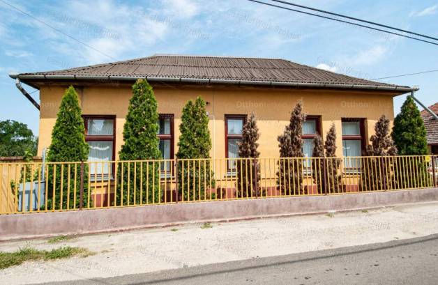 Tiszaföldvári családi ház eladó, 91 négyzetméteres, 3 szobás