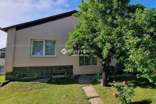 Családi ház eladó Pécs, a Pajtás utcában, 107 négyzetméteres