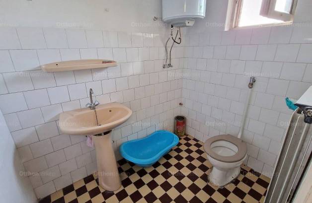 Budapest eladó családi ház Megyeren a Megyeri úton, 160 négyzetméteres