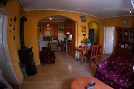 Dunaújvárosi eladó családi ház, 3+1 szobás, 144 négyzetméteres