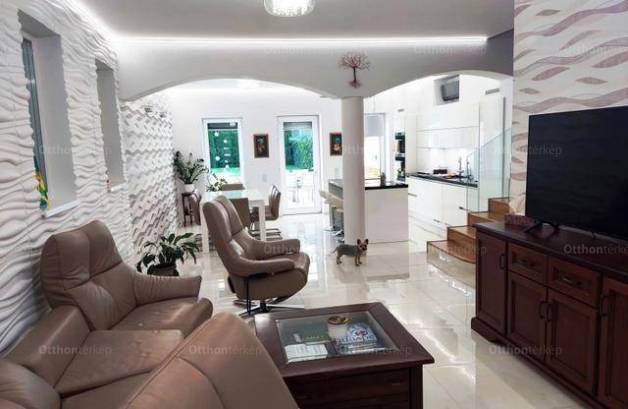 Családi ház eladó Debrecen, a Nagyerdei körúton, 260 négyzetméteres