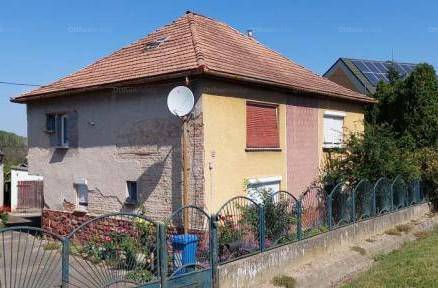 Kaposvár 6 szobás családi ház eladó a Pécsi utcában