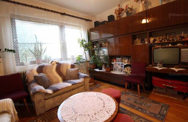 Balatonalmádi családi ház eladó, 110 négyzetméteres, 2+2 szobás