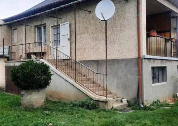 Gyöngyösoroszi 2 szobás családi ház eladó