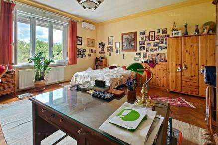 Pécs lakás eladó, 4 szobás
