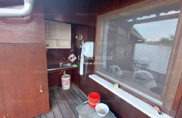 Családi ház eladó Oroszlány, az Erőműi-tó parton, 32 négyzetméteres