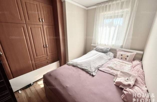 Szegedi eladó családi ház, 6 szobás, 160 négyzetméteres