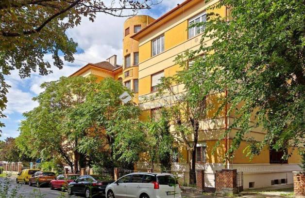 Eladó lakás Pécs, 4 szobás
