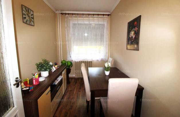 Eladó lakás Győr, 4 szobás
