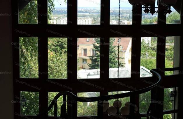 Budapesti eladó családi ház, 8 szobás, 330 négyzetméteres