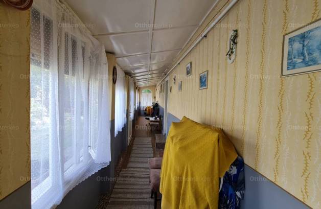 Eladó családi ház Dunaújváros a Petőfi Sándor utcában 54-ben, 3 szobás