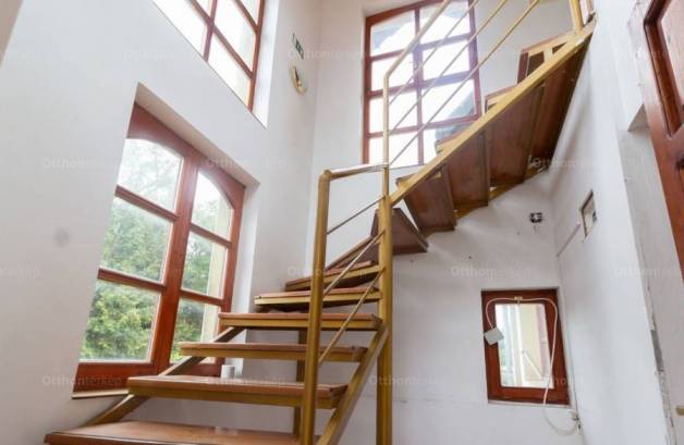Balatonföldvári eladó családi ház, 6 szobás, 150 négyzetméteres