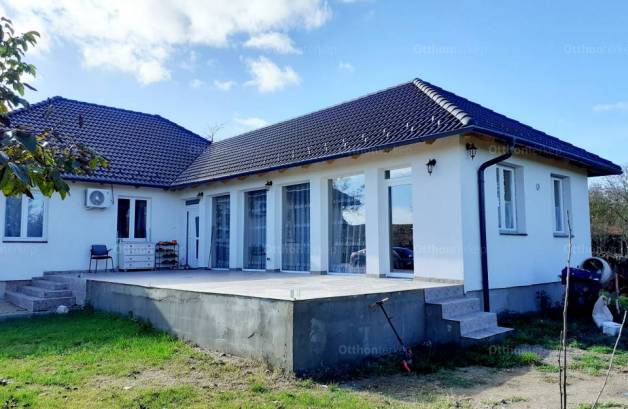 Eladó 5 szobás családi ház Dunaújváros, új építésű