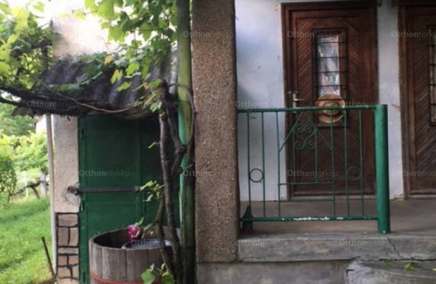 Kaposvári nyaraló eladó a Kőkereszt utcában, 30 négyzetméteres