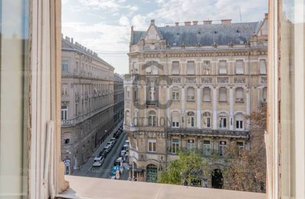 Budapesti lakás eladó, 100 négyzetméteres, 2 szobás