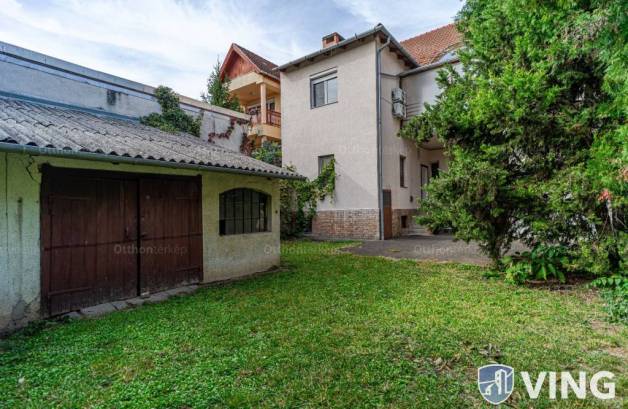 Eladó 9 szobás családi ház Szeged