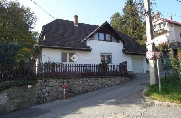 Eladó családi ház, Pécs, 6 szobás