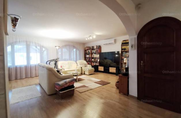 Velencei eladó családi ház, 6 szobás, 165 négyzetméteres