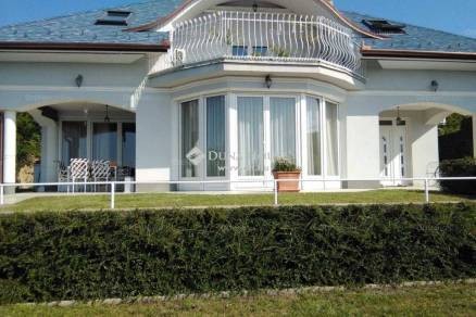 Családi ház eladó Pécs, 370 négyzetméteres
