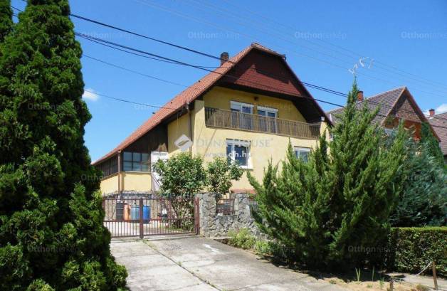 Pécsi eladó családi ház, 6 szobás, 220 négyzetméteres