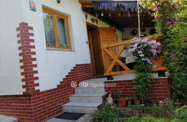Pécs 2 szobás családi ház eladó az Őrmezei úton