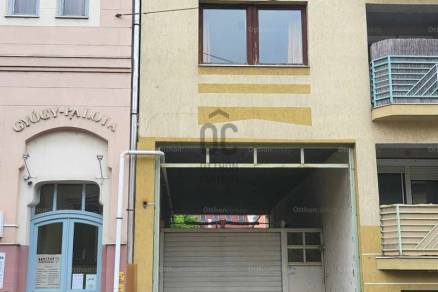 Szegedi garázs eladó, 15 négyzetméteres