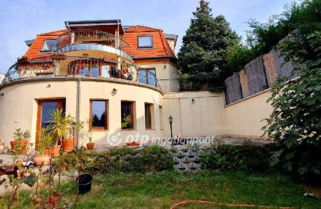 Budapest 8 szobás családi ház eladó