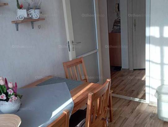 Szolnoki eladó lakás, 2 szobás, 44 négyzetméteres