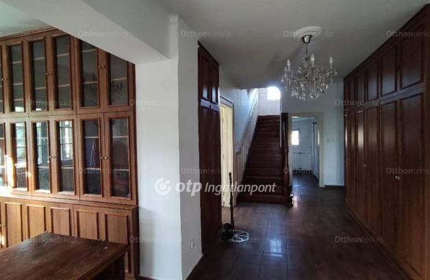Szentendrei családi ház eladó, 268 négyzetméteres, 8+1 szobás