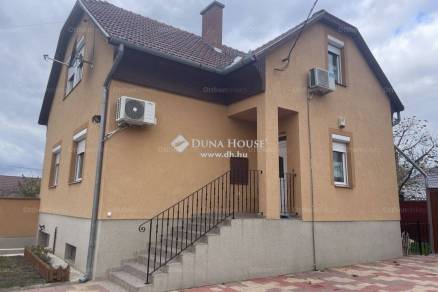 Eladó 5 szobás családi ház Tiszakécske