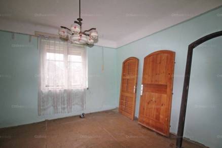Dombóvári eladó családi ház, 2 szobás
