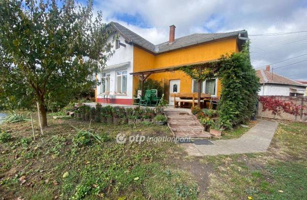Családi ház eladó Tiszafüred, 130 négyzetméteres