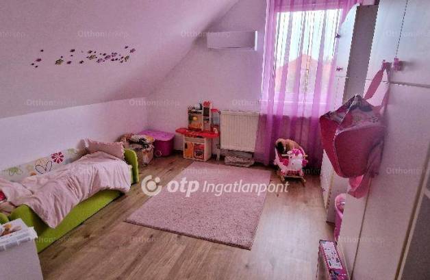 Győri ikerház eladó, 265 négyzetméteres, 6+1 szobás