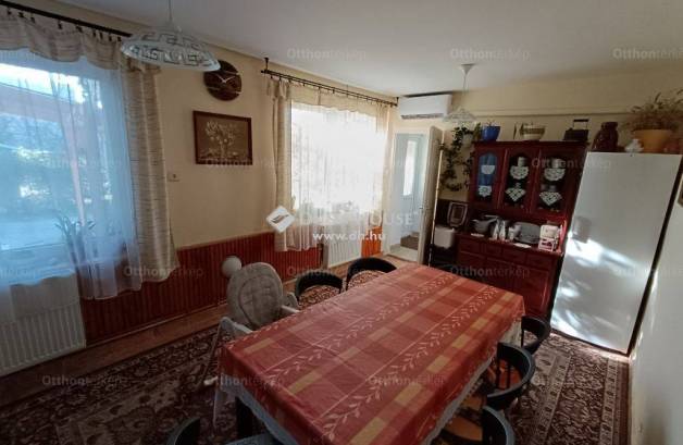 Pécs 4 szobás családi ház eladó a Laskó utcában