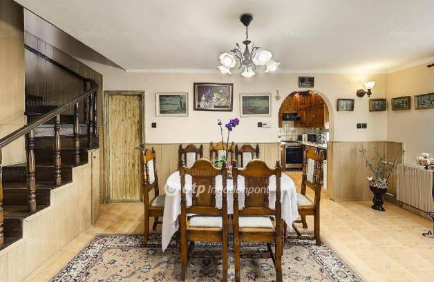 Sarudi családi ház eladó, 210 négyzetméteres, 3+2 szobás