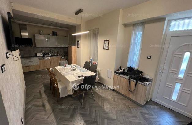 Budapesti lakás eladó, 90 négyzetméteres, 2+2 szobás
