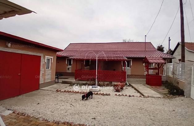 Eladó 2 szobás családi ház Tiszaföldvár