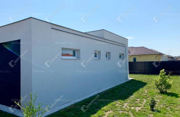Szegedi családi ház eladó, 107 négyzetméteres, 3 szobás