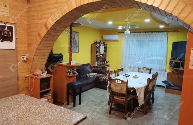 Családi ház eladó Komárom, 67 négyzetméteres