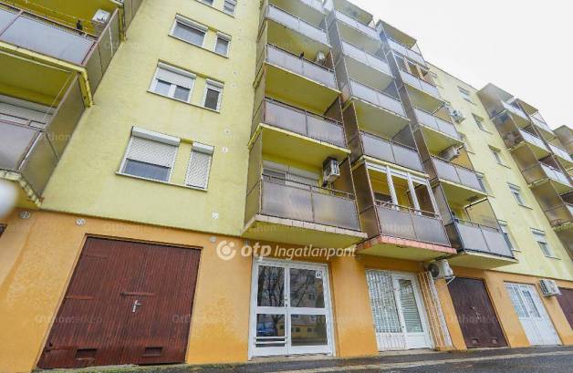 Tiszaújvárosi lakás eladó az Árpád úton, 55 négyzetméteres
