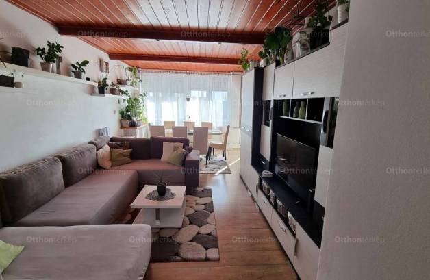 Tiszavasvári eladó lakás, 2+1 szobás, 63 négyzetméteres