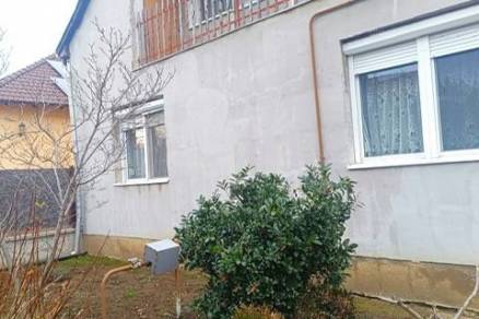 Eladó 6 szobás családi ház Szeged