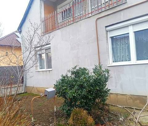 Eladó 6 szobás családi ház Szeged