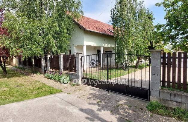 Családi ház eladó Baracska, 212 négyzetméteres