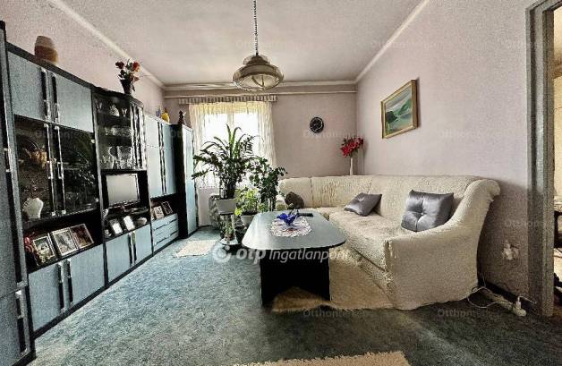 Kazincbarcikai eladó lakás, 2 szobás, 54 négyzetméteres