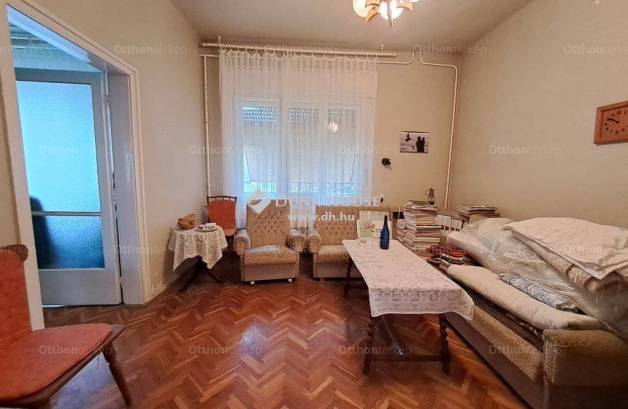 Eladó családi ház, Pécs, 5 szobás
