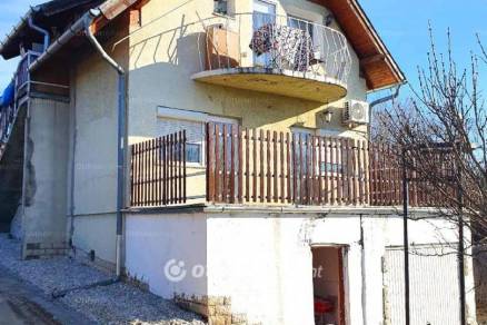 Tárnoki családi ház eladó, 130 négyzetméteres, 5 szobás