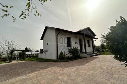 Családi ház eladó Győrújbarát, 38 négyzetméteres