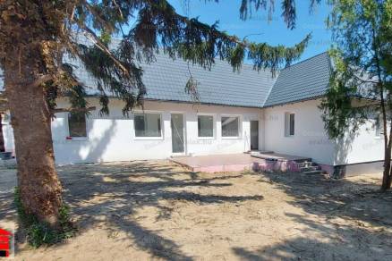 Győrújbaráti családi ház eladó, 136 négyzetméteres, 5 szobás